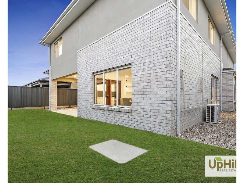 18 Velvet Circuit, Clyde North VIC 3978