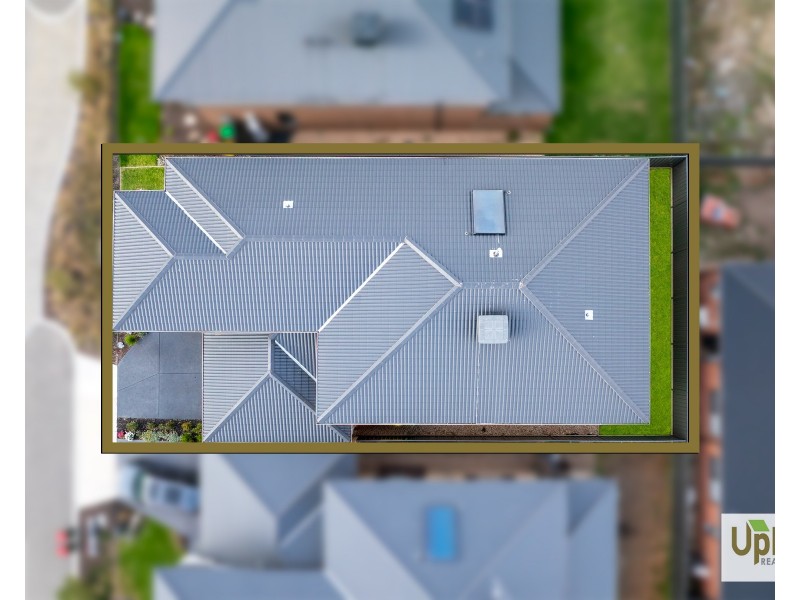 18 Velvet Circuit, Clyde North VIC 3978