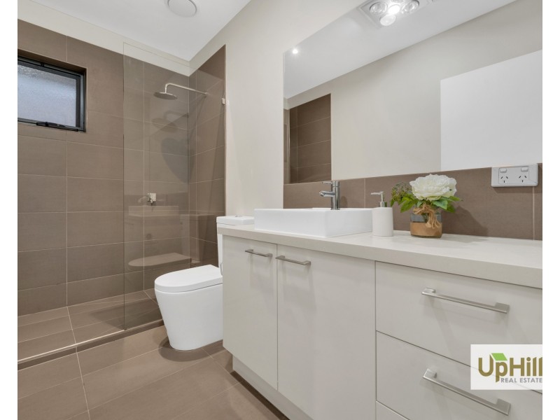 24 Salerno Way, Clyde North VIC 3978