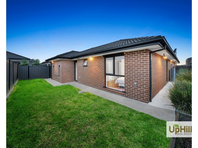 24 Salerno Way, Clyde North VIC 3978