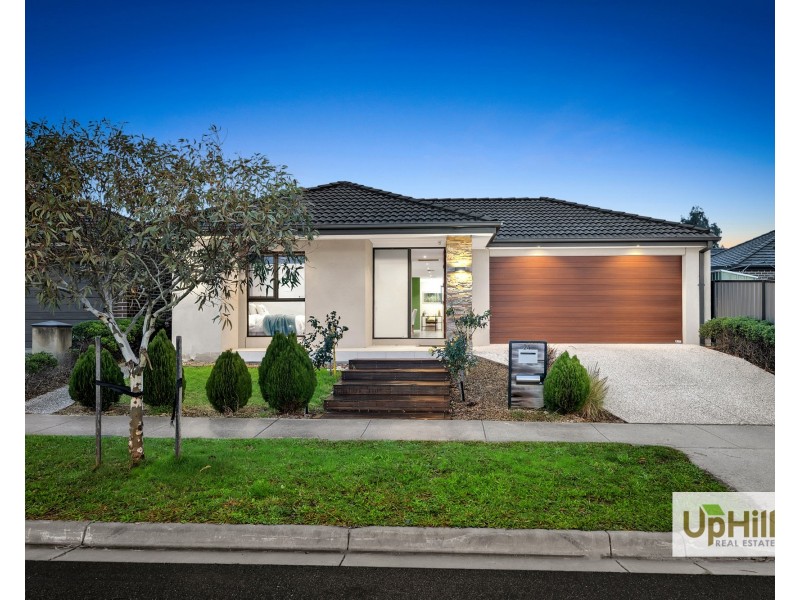 24 Salerno Way, Clyde North VIC 3978