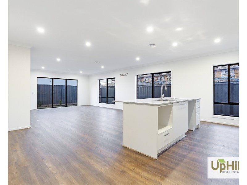 13 Nightfall Avenue, Clyde North VIC 3978