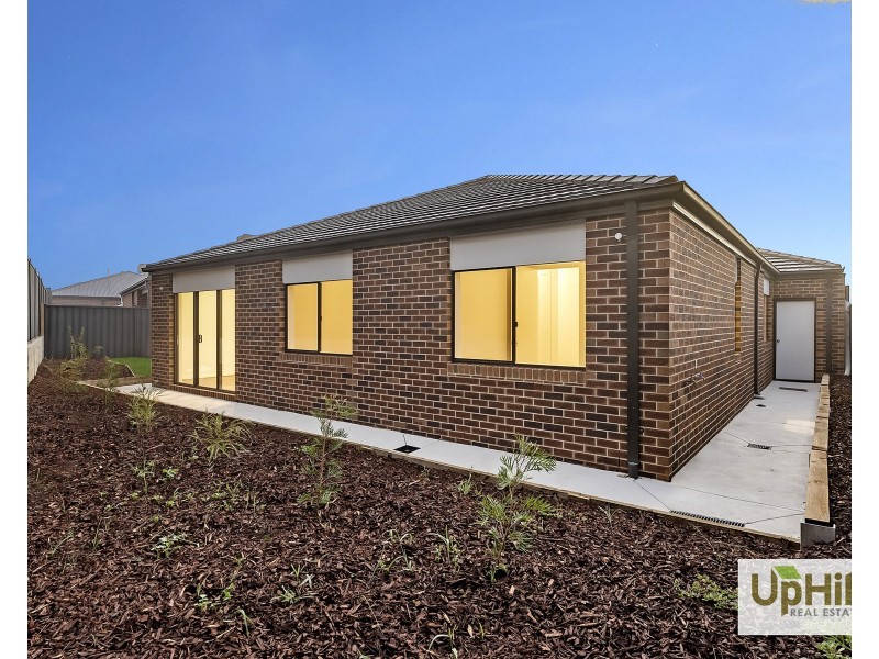 13 Nightfall Avenue, Clyde North VIC 3978