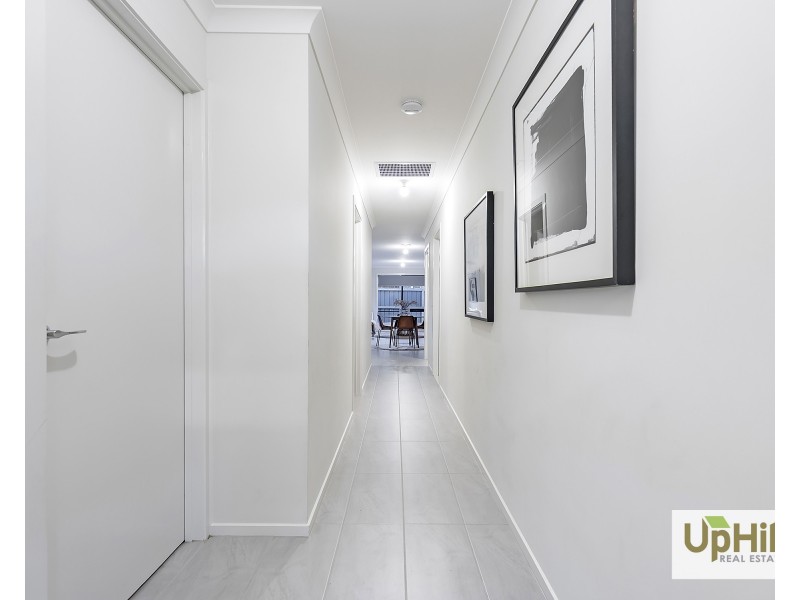 11 Wooli Avenue, Clyde VIC 3978