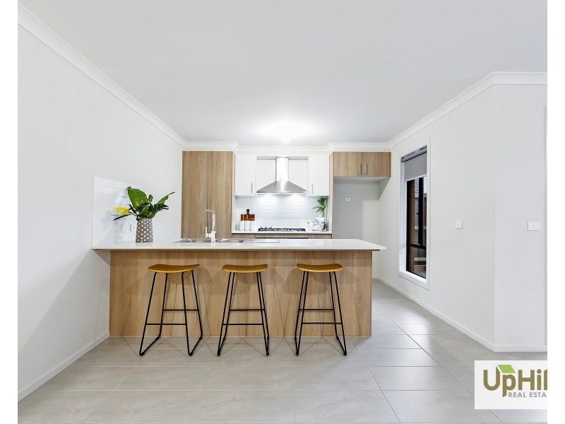 11 Wooli Avenue, Clyde VIC 3978