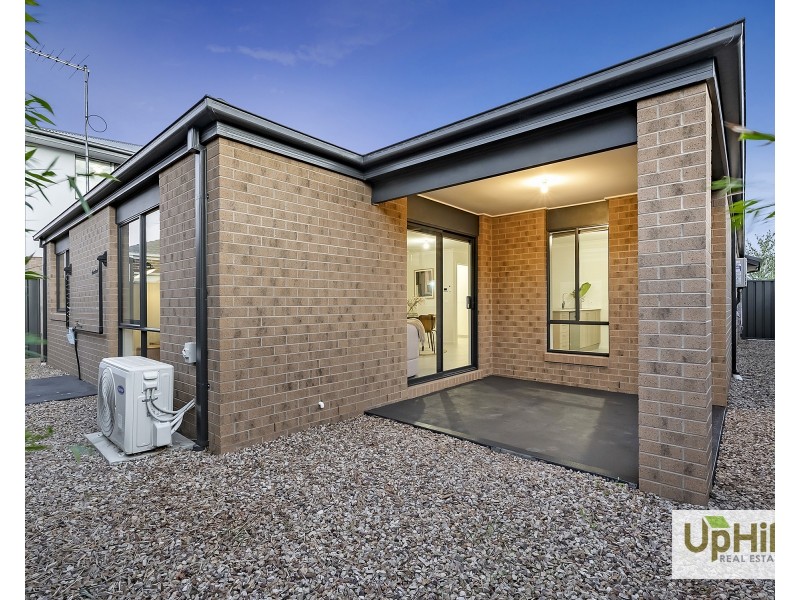 11 Wooli Avenue, Clyde VIC 3978