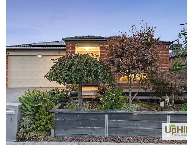 9 Calabrese Circuit, Clyde North VIC 3978