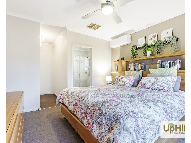 9 Calabrese Circuit, Clyde North VIC 3978