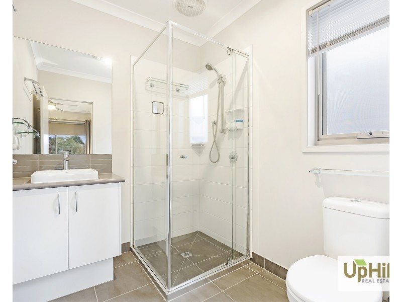 9 Calabrese Circuit, Clyde North VIC 3978