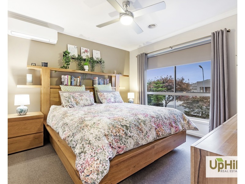 9 Calabrese Circuit, Clyde North VIC 3978