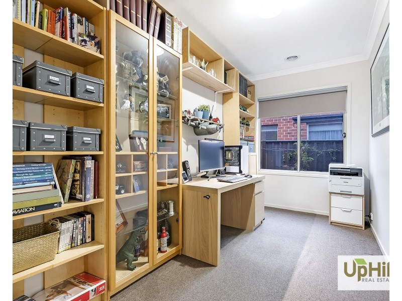 9 Calabrese Circuit, Clyde North VIC 3978