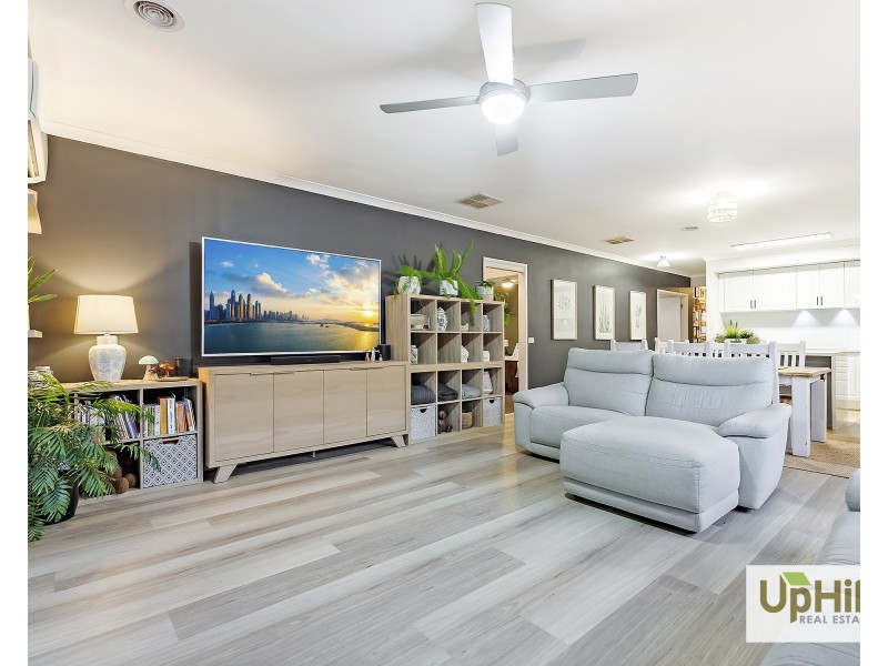 9 Calabrese Circuit, Clyde North VIC 3978