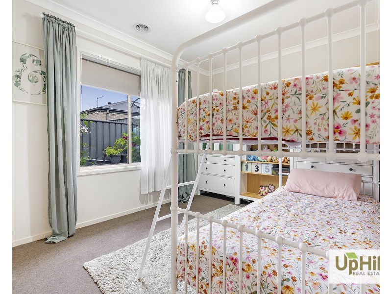 9 Calabrese Circuit, Clyde North VIC 3978