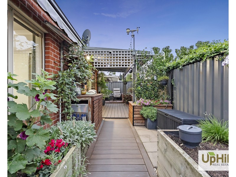 9 Calabrese Circuit, Clyde North VIC 3978