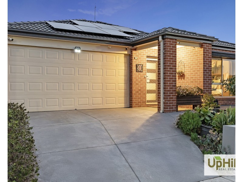 9 Calabrese Circuit, Clyde North VIC 3978