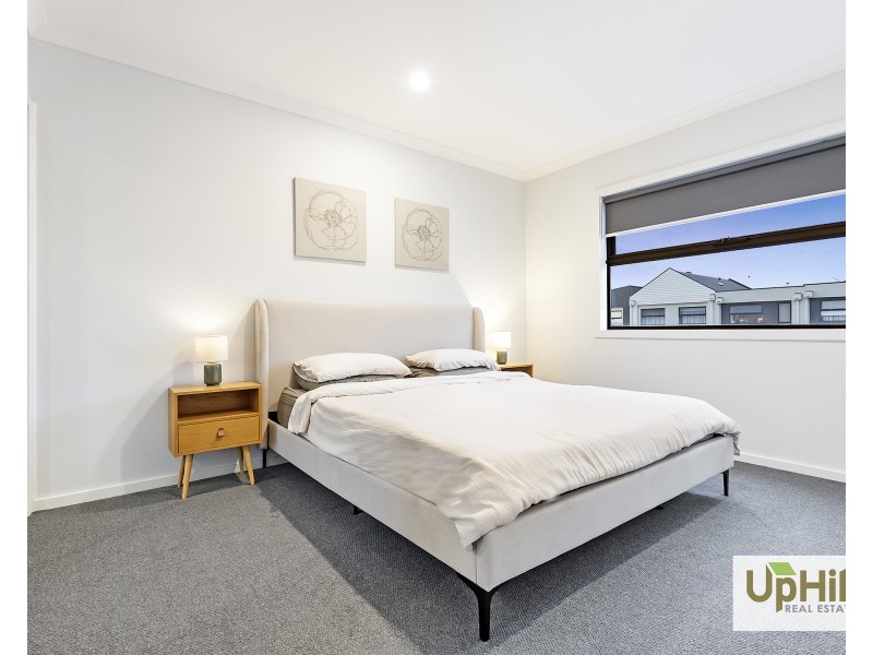 13 Guell Lane, Clyde North VIC 3978