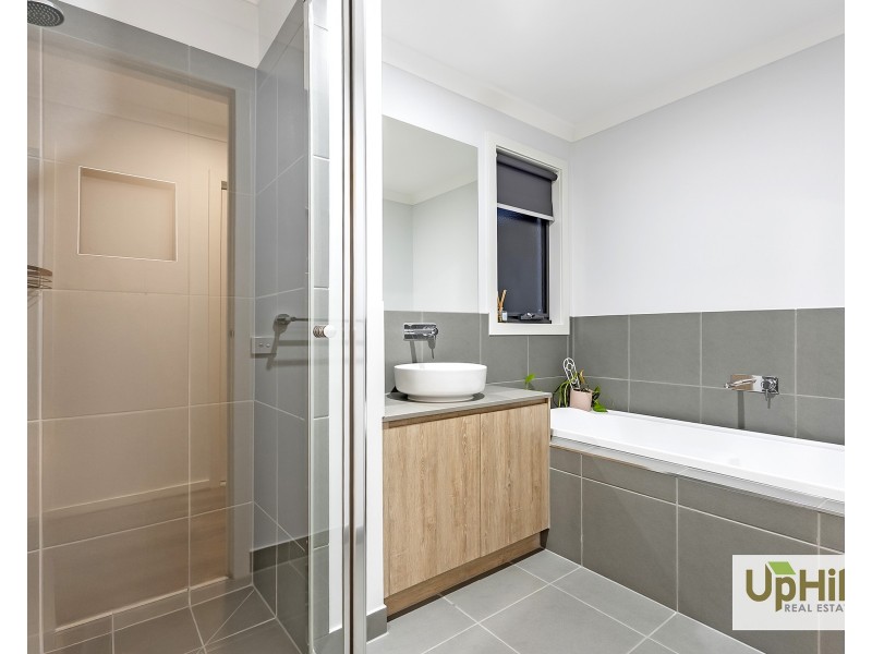 13 Guell Lane, Clyde North VIC 3978