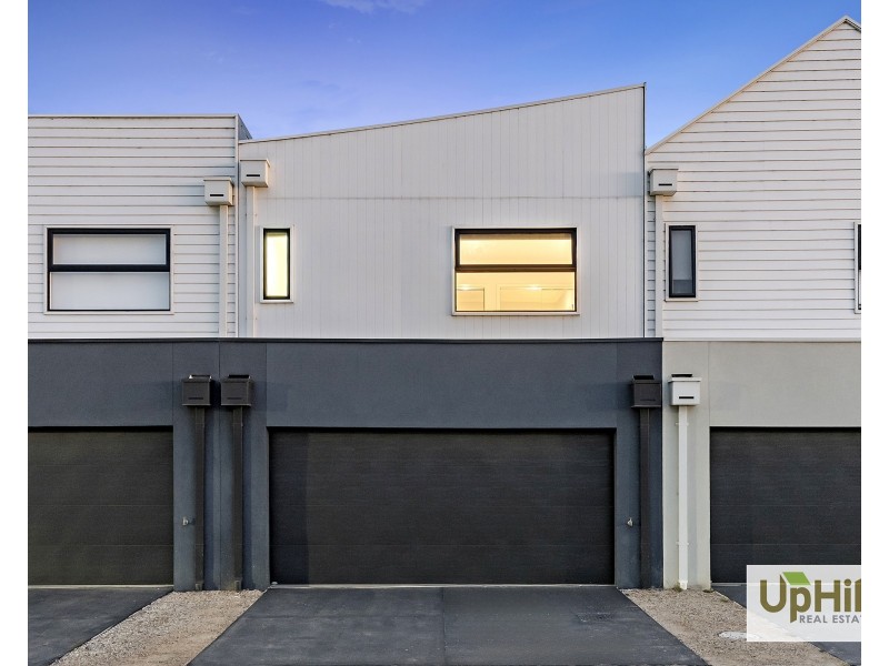 13 Guell Lane, Clyde North VIC 3978