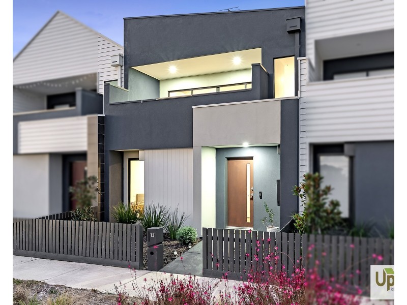 13 Guell Lane, Clyde North VIC 3978