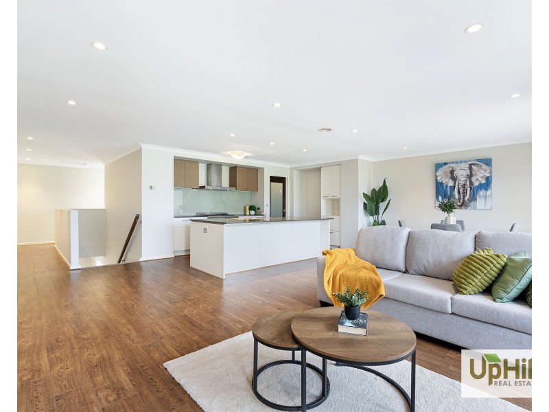 6 Quintino Walk, Clyde North VIC 3978