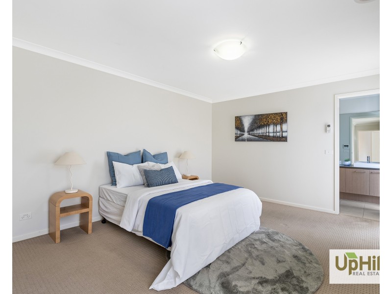6 Quintino Walk, Clyde North VIC 3978