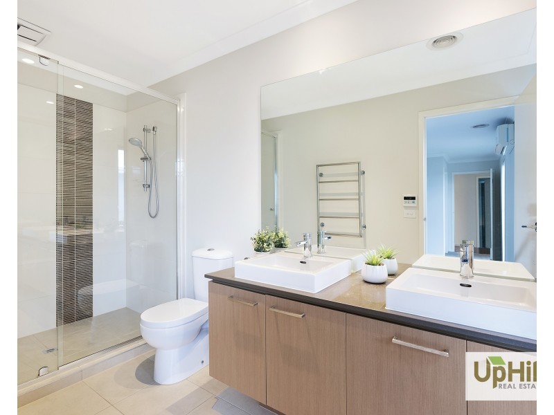 6 Quintino Walk, Clyde North VIC 3978