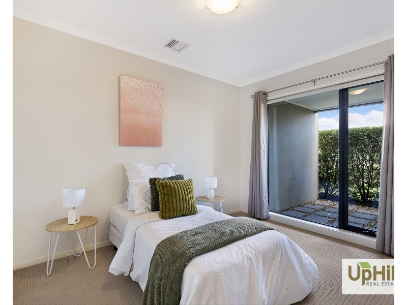 6 Quintino Walk, Clyde North VIC 3978