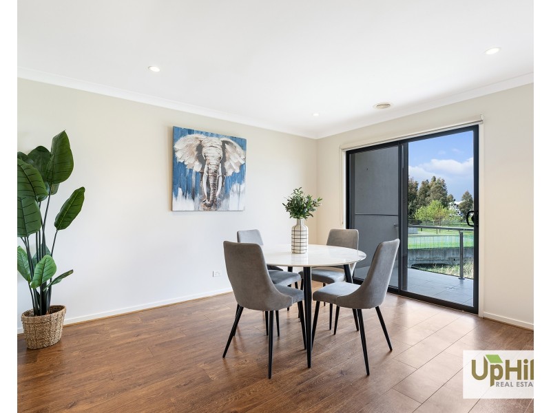 6 Quintino Walk, Clyde North VIC 3978
