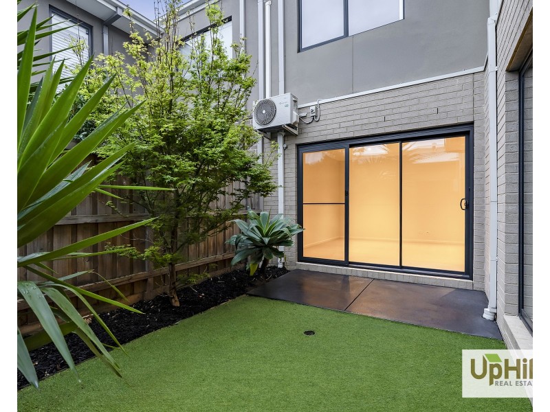 6 Quintino Walk, Clyde North VIC 3978