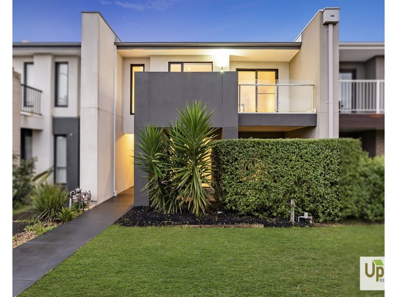 6 Quintino Walk, Clyde North VIC 3978