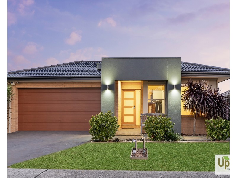 28 Chagall Parade, Clyde North VIC 3978