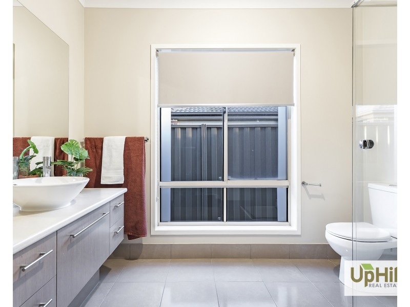 28 Chagall Parade, Clyde North VIC 3978