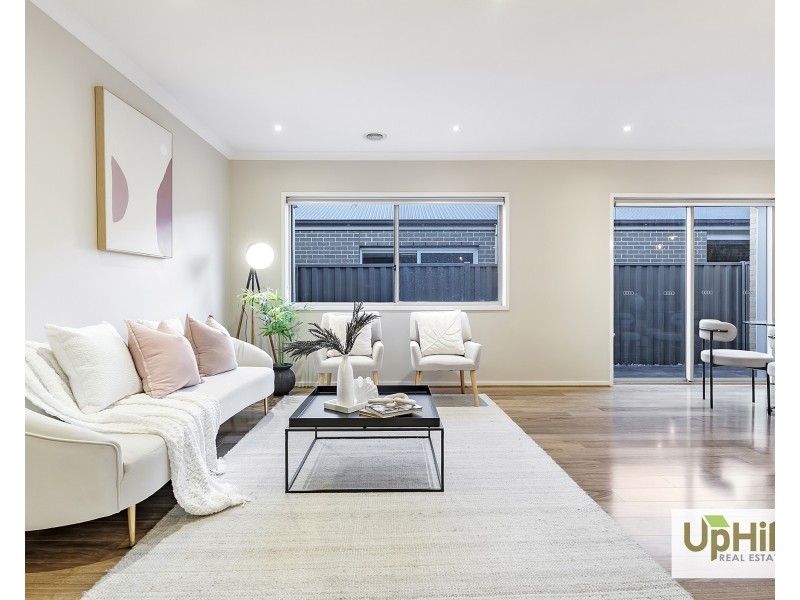 28 Chagall Parade, Clyde North VIC 3978