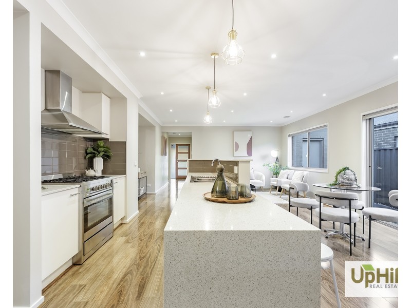 28 Chagall Parade, Clyde North VIC 3978