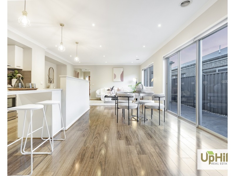 28 Chagall Parade, Clyde North VIC 3978