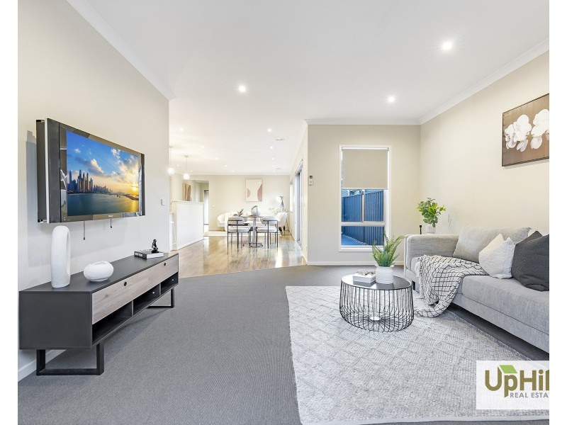 28 Chagall Parade, Clyde North VIC 3978