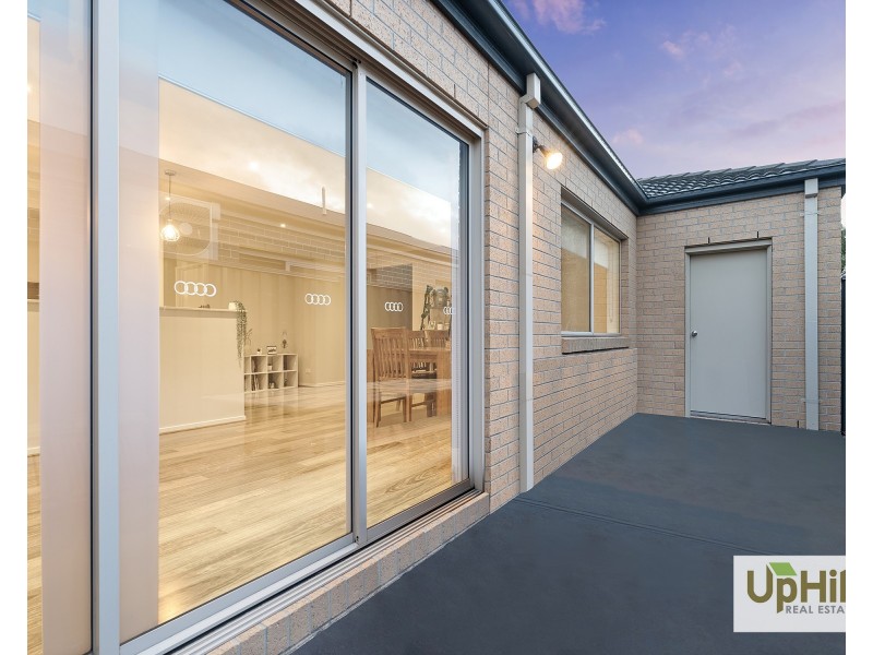 28 Chagall Parade, Clyde North VIC 3978