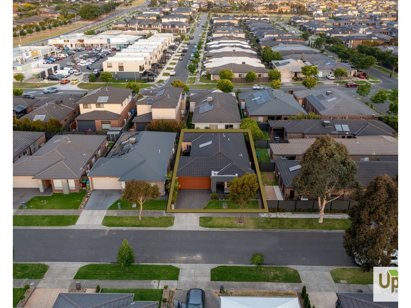 28 Chagall Parade, Clyde North VIC 3978