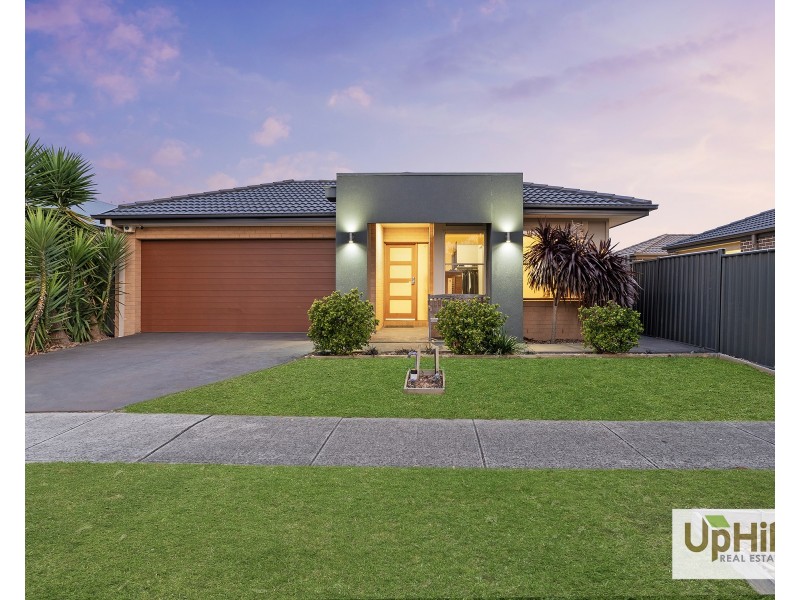 28 Chagall Parade, Clyde North VIC 3978