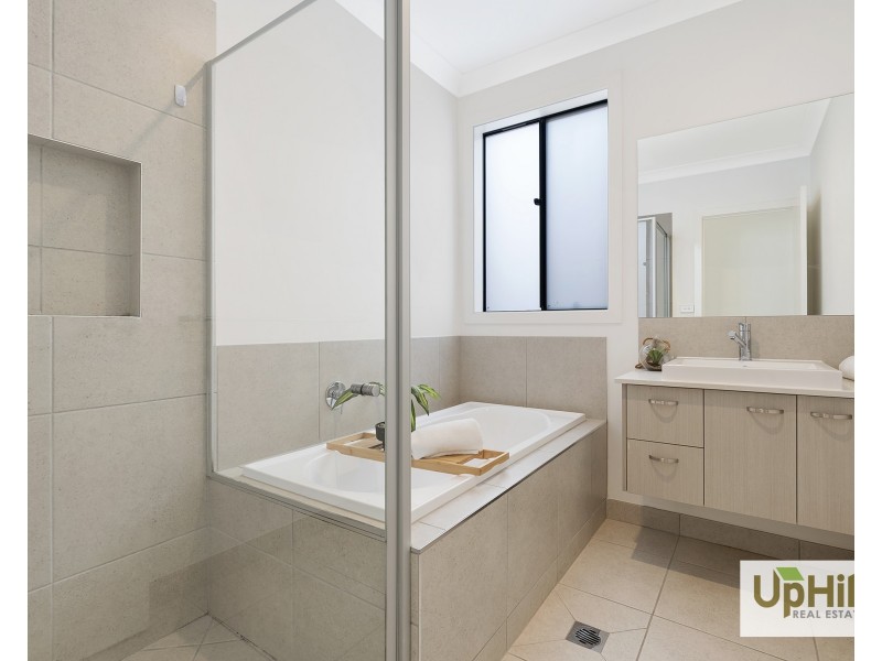 5 Mercury Road, Cranbourne East VIC 3977