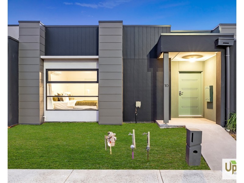 10 Plymouth Boulevard, Clyde North VIC 3978