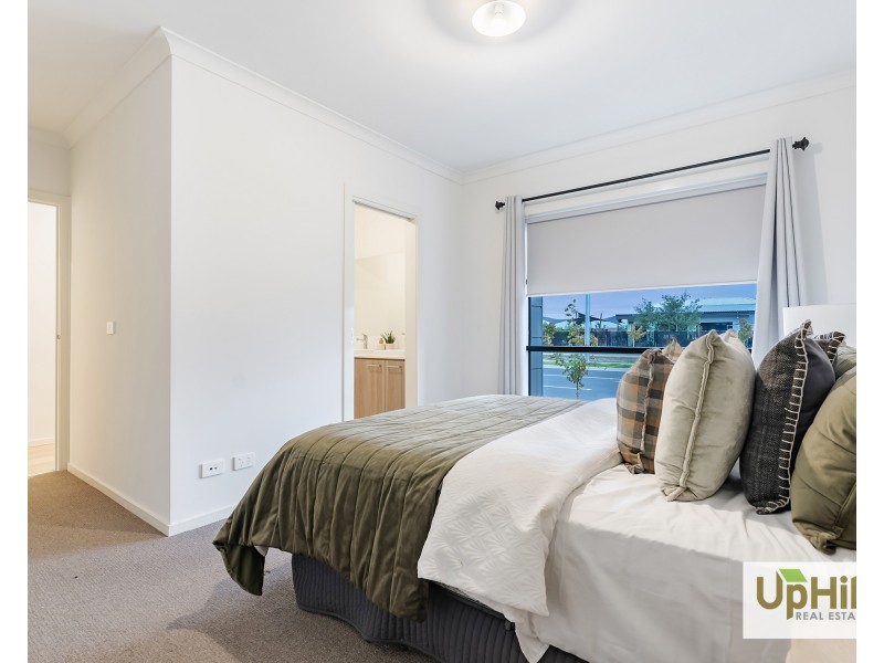 10 Plymouth Boulevard, Clyde North VIC 3978