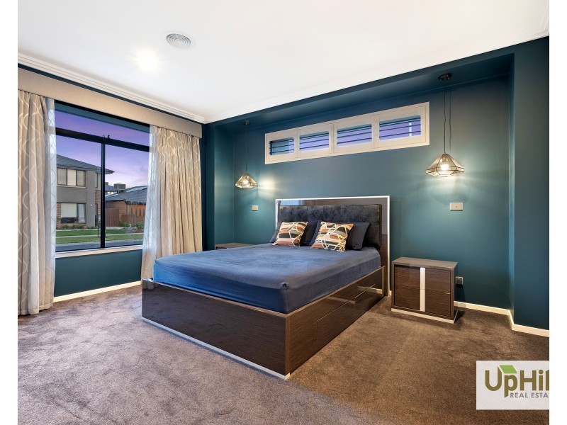 11 Handsome Avenue, Clyde North VIC 3978