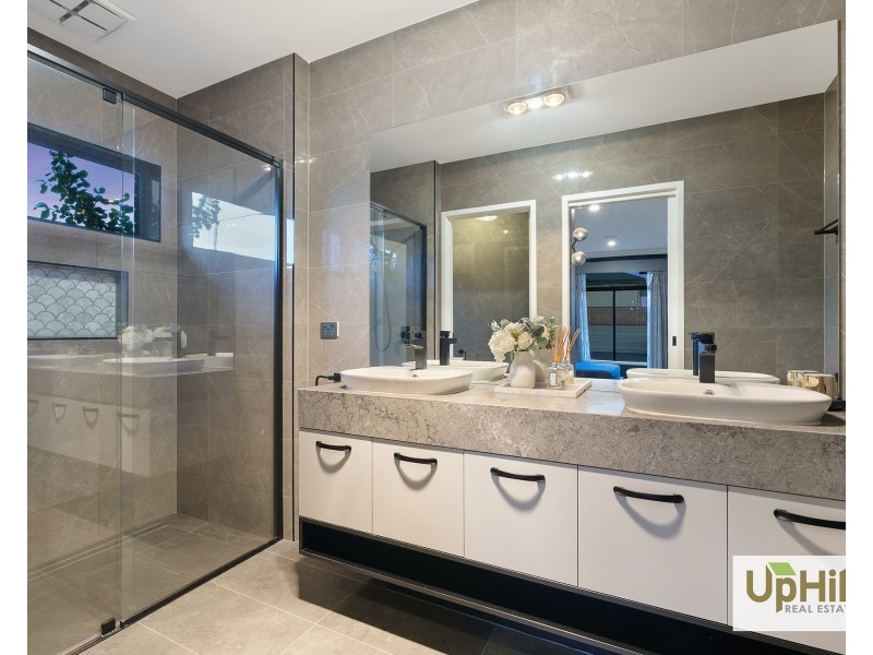 11 Handsome Avenue, Clyde North VIC 3978