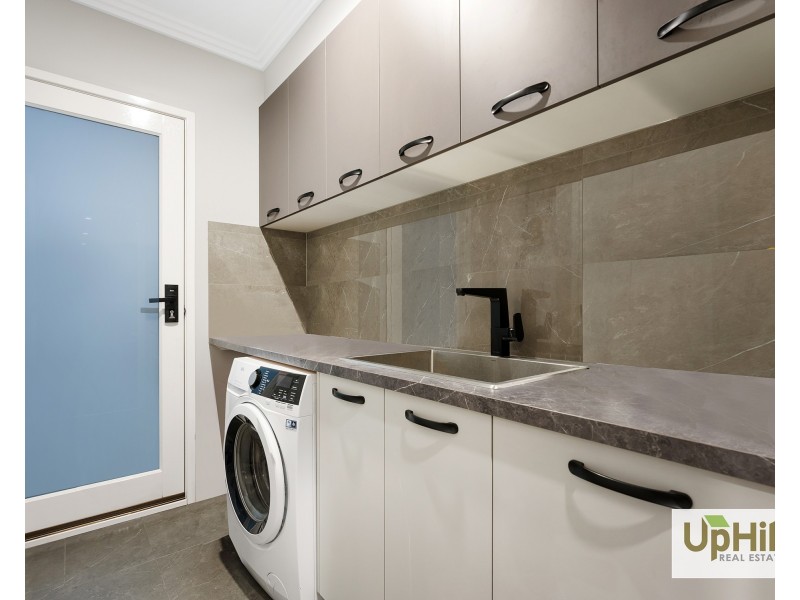 11 Handsome Avenue, Clyde North VIC 3978