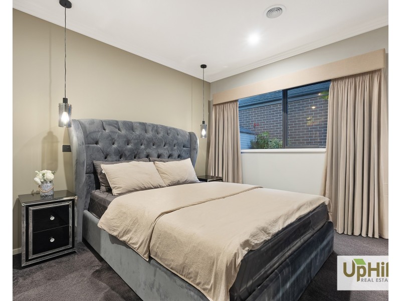 11 Handsome Avenue, Clyde North VIC 3978