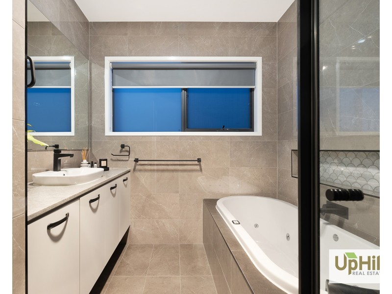 11 Handsome Avenue, Clyde North VIC 3978