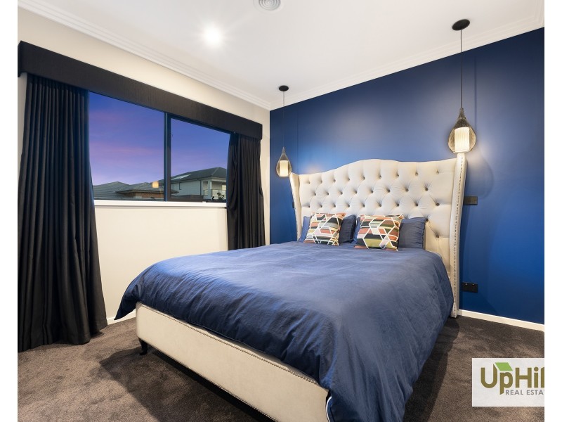 11 Handsome Avenue, Clyde North VIC 3978