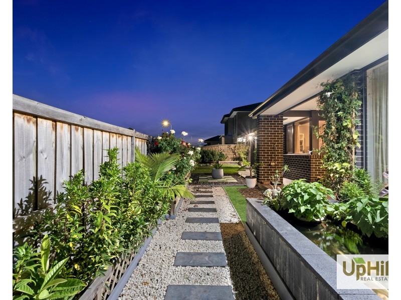 11 Handsome Avenue, Clyde North VIC 3978