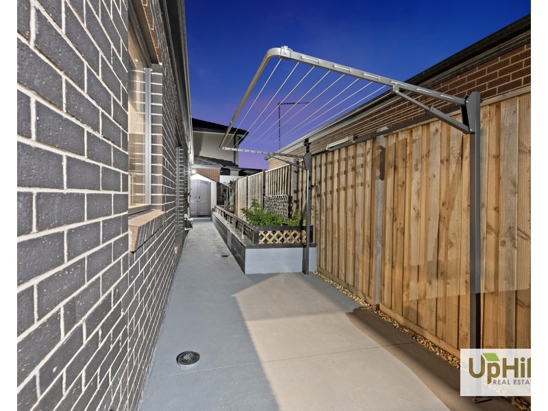 11 Handsome Avenue, Clyde North VIC 3978